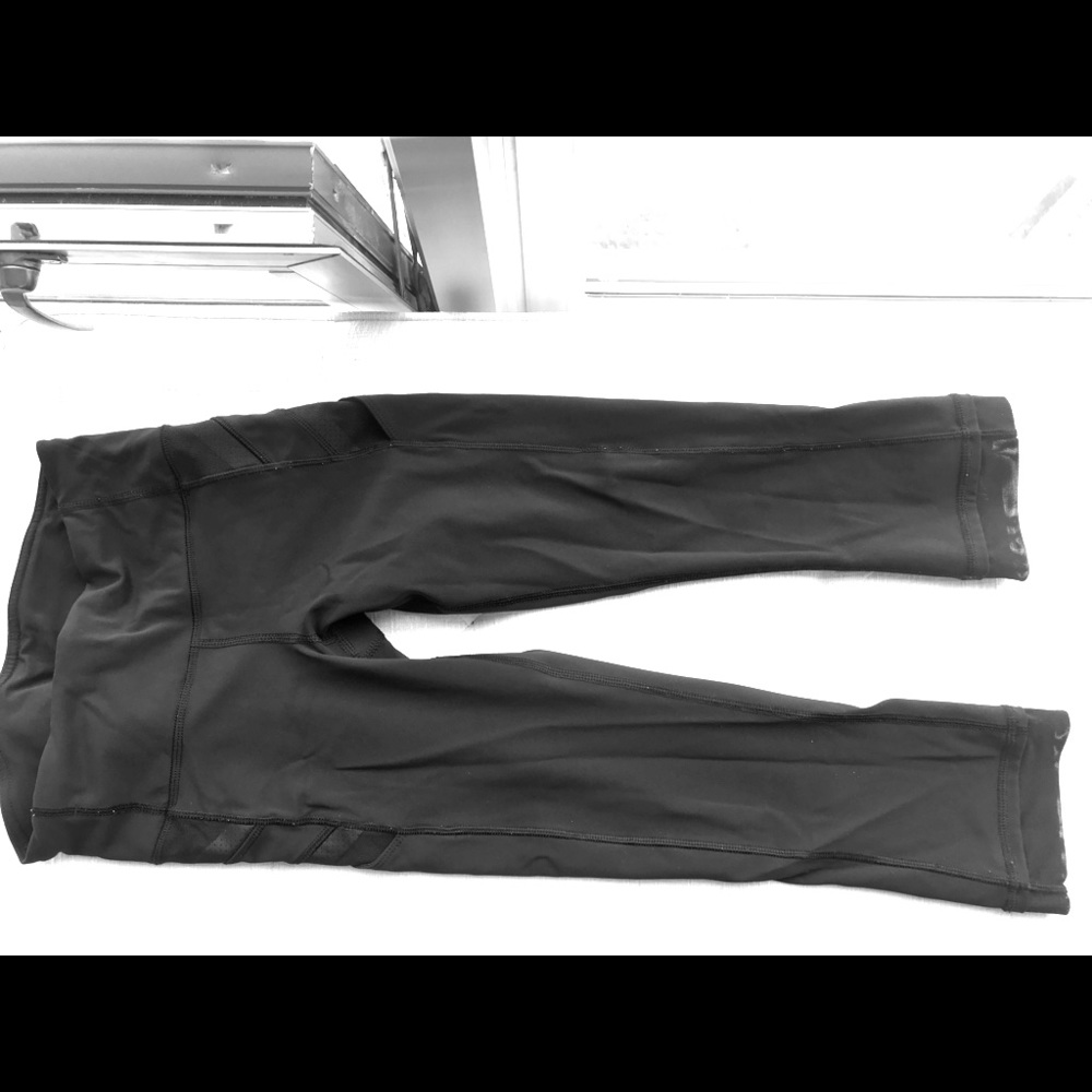 Black lulu crop leggings with mesh details size 2